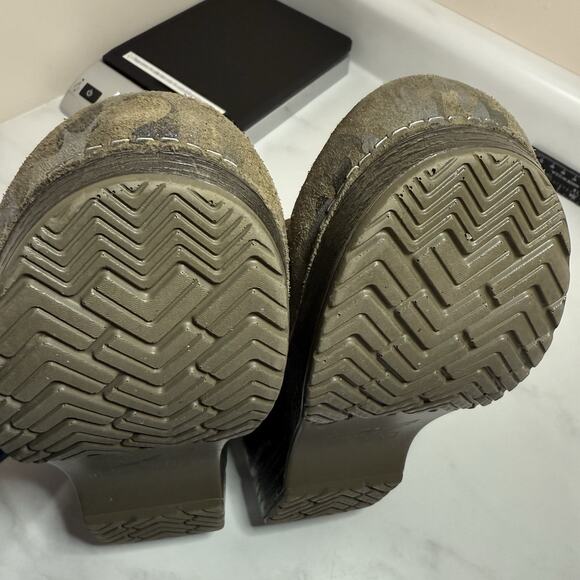 Dansko Professional Clog Size EU 38 US 8 Camo Leather Work Shoe Slip-On Platform - Picture 8 of 12